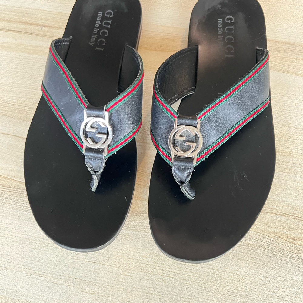 Gucci Black Leather Sandals with Red and Green Accents